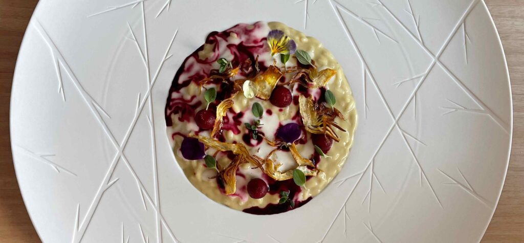 Risotto ai Carciofi Violetti mantecato con Parmigiano Reggiano DOP 24 mesi, Pecorino Toscano fresco e Rape Rosse