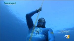 Amarsi un po', La7 porta l'apnea labronica in tv