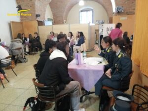 La guardia di finanza incontra le scuole in occasione della giornata delle carriere organizzata da Comune e Fidapa