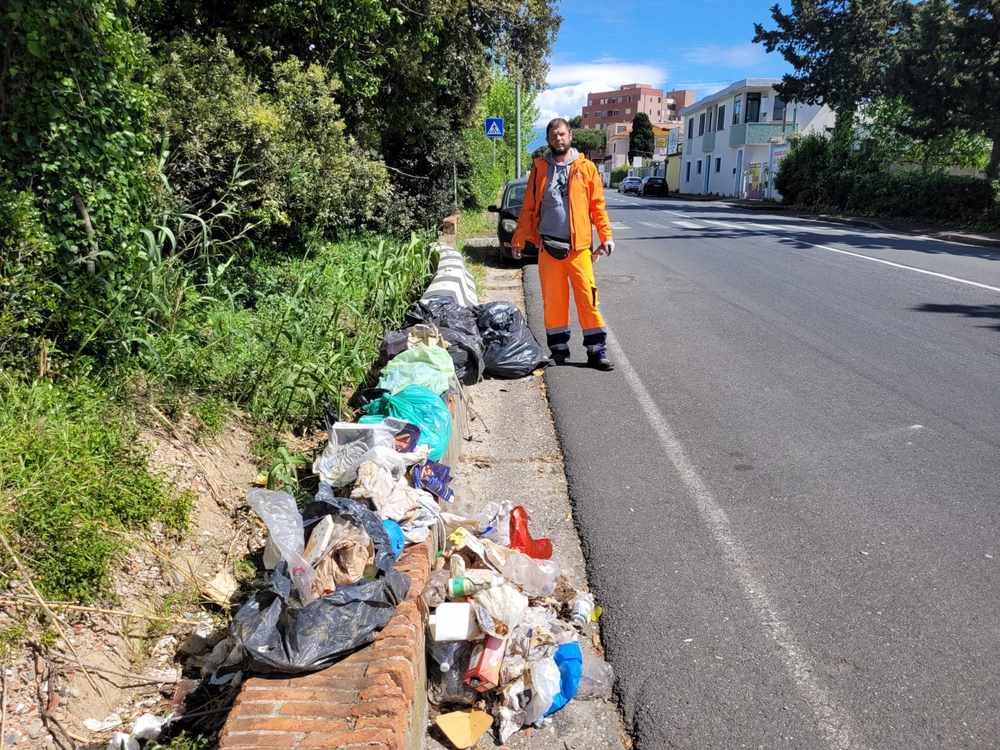 Mister Green toglie 32 chili di rifiuti lungo via di Popogna