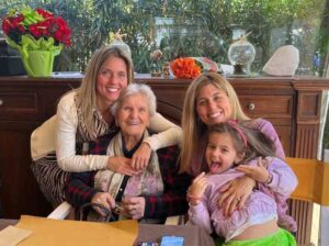 102 anni nel giorno della festa della mamma per la nonna pittrice Fiorina Bonetti