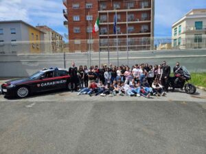 Dalla classe alla caserma: viaggio educativo dei giovani di Porto Azzurro con i carabinieri di Livorno e Cecina
