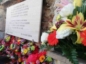 Livorno ricorda i civili morti nel rifugio antiaereo nelle cantine sugli Scali d'Azeglio