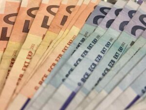 Falso in valuta, GdF intercetta quasi 36mila Euro in tagli da 20 e 50