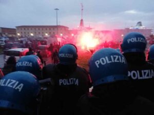 Contestazione a Matteo Salvini, i video della manifestazione