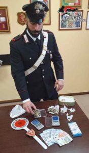 Sorpreso con 2 etti di hashish, arrestato 20enne livornese