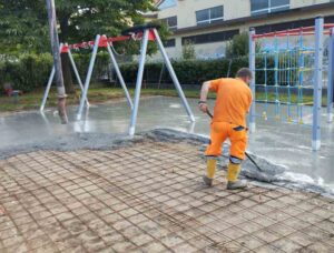 Nel parco di Quercianella nuova area giochi inclusiva 