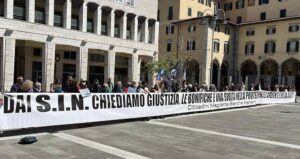 Livorno e Pisa unite contro l'inquinamento "Vogliamo respirare"