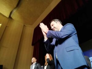 Salvini a Livorno: "Città aperta, curiosa e solidale. Chi lancia uova e minaccia non la rappresenta"