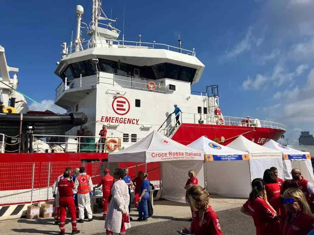 Livorno accoglie 47 migranti, Salvetti: "Organizzazione efficiente e grande cuore"