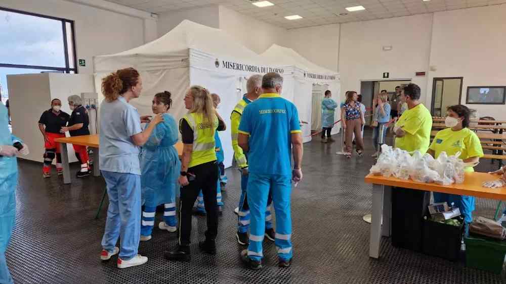 Livorno accoglie 47 migranti, Salvetti: "Organizzazione efficiente e grande cuore"