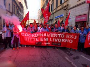 Sciopero e presidio h24 davanti alla raffineria