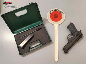 Cecina: Esplode colpi di pistola poi fugge in bicicletta, denunciato