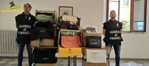 Falsi di lusso, sequestrati oltre 5000 oggetti per oltre 2 milioni di euro. 6 denunciati