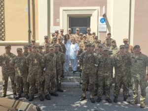 100 militari delle operazioni speciali rispondono all'appello per la donazione del sangue