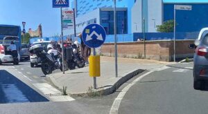 Incidente stradale tra pullman e auto in piazza Luigi Orlando