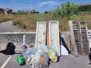 Mister Green un sabato a salvare l'ambiente tra plastica, vernici e infissi