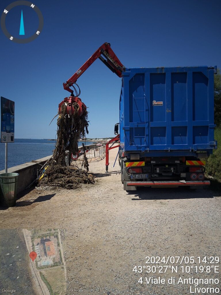 Ormeggi abusivi rimossi con ruspe e sub, amministrazione Salvetti dice basta