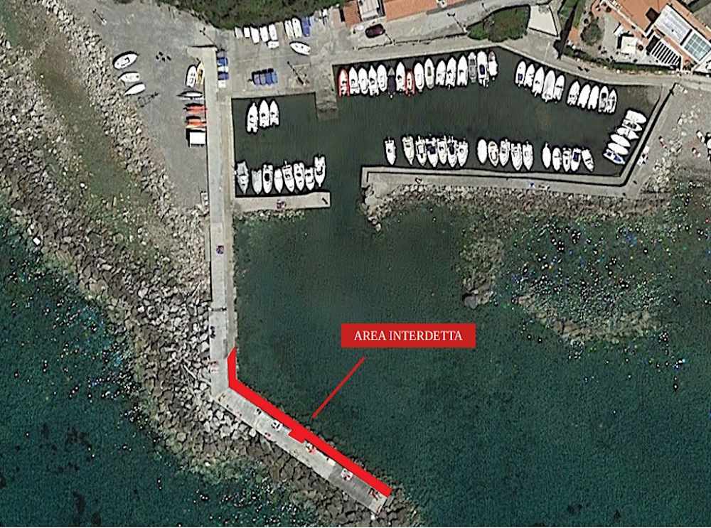 Quercianella, moletto interdetto al camminamento