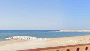 Spiagge San Vincenzo, intervento da 20mila euro a sud del porto per garantire limpidità all’acqua e offrire maggiore fruibilità ai bagnanti