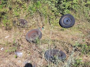 Mister Green in azione raccoglie e smaltisce gomme abbandonate per un'ambiente più pulito