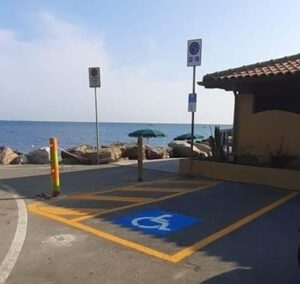 Cecina: Parcheggio in riva al mare su stallo disabili, tagliando esposto senza disabile. Multati 