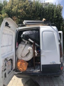 Bivacchi e immondizia al parcheggio Libertà, intervengono Municipale e Aamps