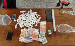 Cecina: spaccio e porto abusivo di arma, arrestati due ventenni