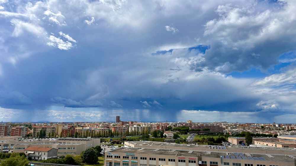 Meteo, nubifragio al largo di Livorno, le splendide immagini di Paolo Mura