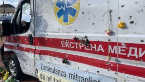 L'ambulanza ucraina crivellata di colpi russi non piace al PCI: "Il Comune ritiri il patrocinio"