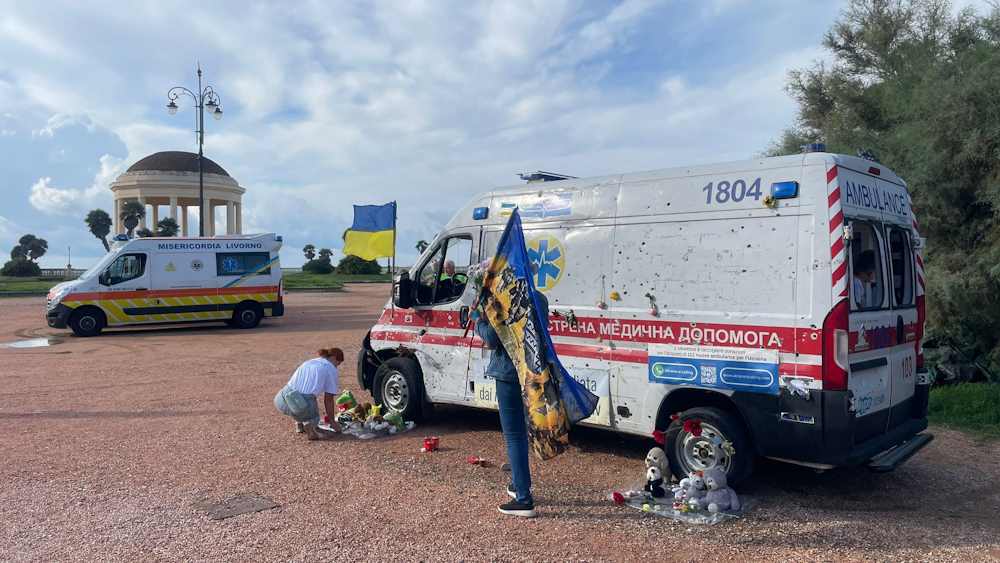 L'ambulanza ucraina crivellata di colpi russi non piace al PCI: "Il Comune ritiri il patrocinio"