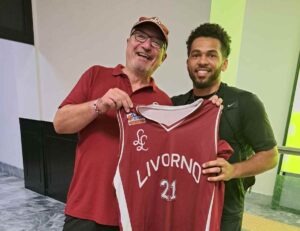 Tortona è superiore, ma la Libertas non sfigura. 69-82 nel giorno dell'arrivo di Quinton Hooker