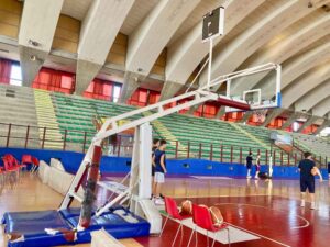 In vendita "un pezzo di storia" del basket livornese, all'asta i canestri del Palamacchia