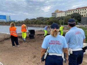 Scoglio della Regina, pronto intervento di Aamps per rimozione detriti post mareggiata 