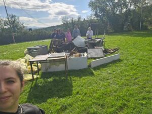 Giornata ecologica a Collesalvetti MrGreen guida la pulizia del campo sportivo di Parrana San Martino