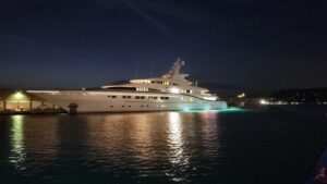 Il Mega yacht Sea Pearl approda a Marina Cala de’ Medici