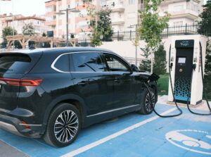 Auto elettriche vs auto ibride: vantaggi e svantaggi a confronto