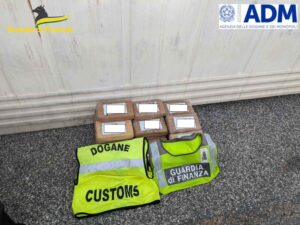 40 chili di droga nel porto di Livorno, tre arrestati