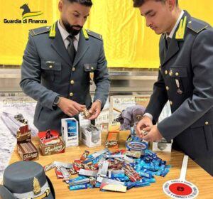 Oltre 18mila articoli da fumo sequestrati a un Minimarket 