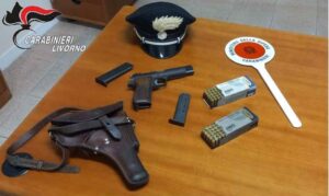 Non dichiara pistola e munizioni, denunciato