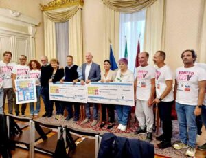 Swim Race e progetto In Cammino con Noi: consegnate in Comune le donazioni alle associazioni