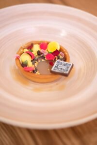 Eurochocolate 2024: Loretta Fanella presenta “E’(s)Senza”, il dolce inclusivo per celebrare il trentennale della fiera del cioccolato