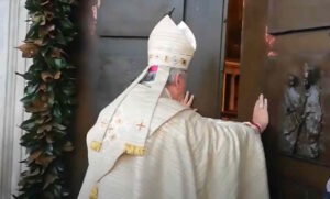 Giubileo Livorno, la processione e l'apertura della Porta Santa
