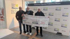 Fabio Cecconi nuovo presidente Lilt, primo atto la consegna di 1700 euro al Meyer ricavati dalla "pigiama run"