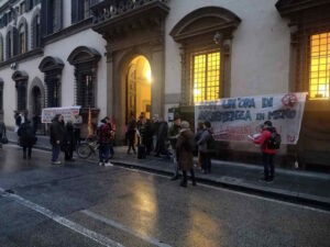 Tagli scuola: insegnanti di sostegno, genitori e studenti in presidio davanti alla Regione