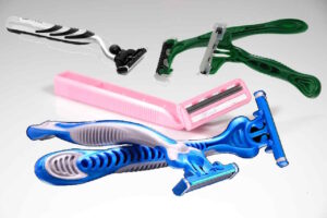 Rubano lamette da barba al supermercato, 32 arrestato e complice identificato grazie alle telecamere