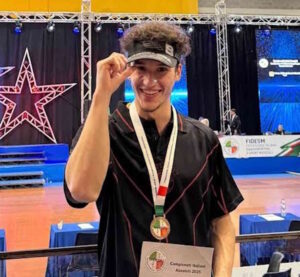 19 volte campione d'Italia, è ancora successo per il 25enne Lorenzo Martelli (Video)
