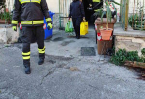 Incendio via Albertario 6 famiglie su 9 rientrano nelle abitazioni, 65enne ancora in ospedale