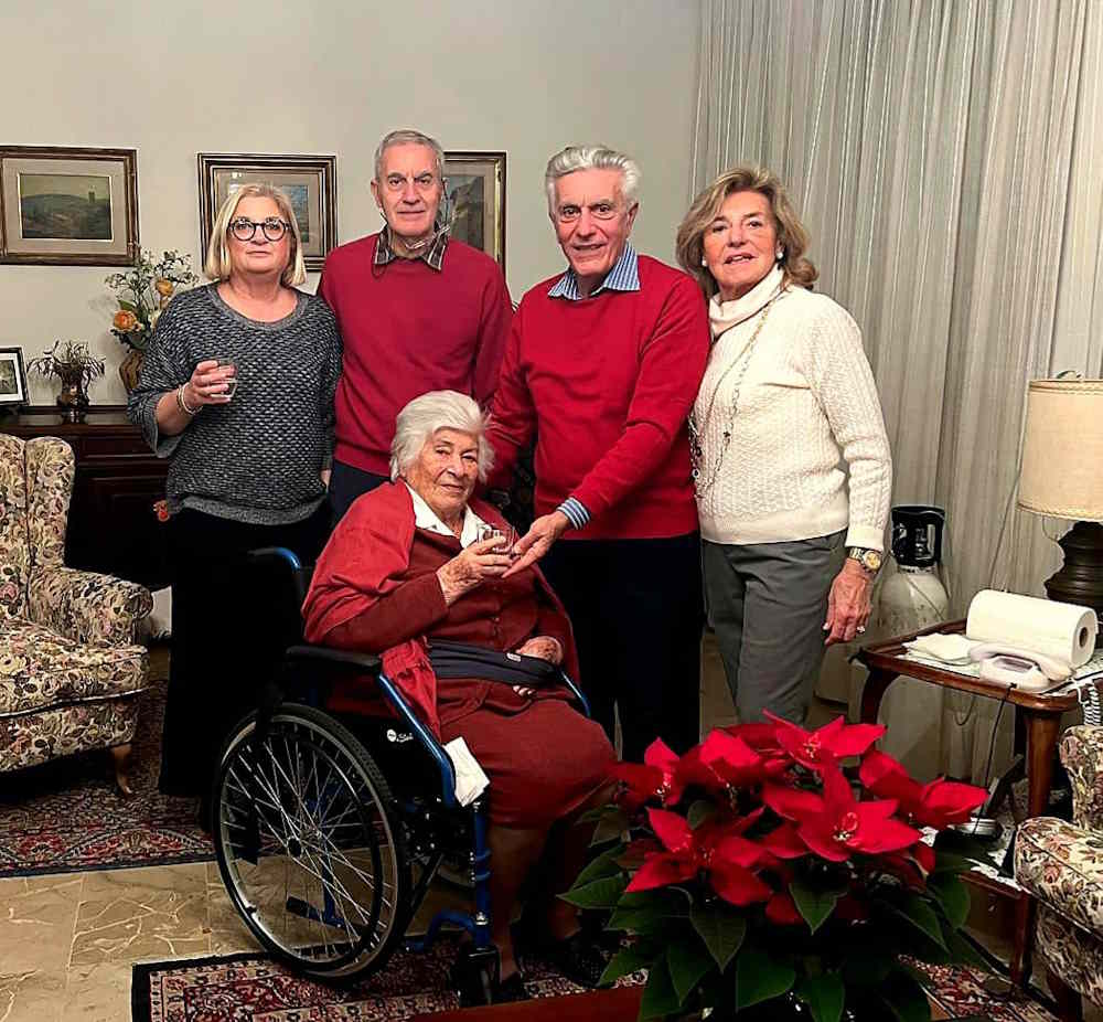 La Befana porta 100 anni a nonna Anna Rita Kronn. Gli auguri sel sindaco alla nuova centenaria livornese