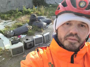 Mister Green non si ferma ripulita via Firenze dall’ennesimo abbandono